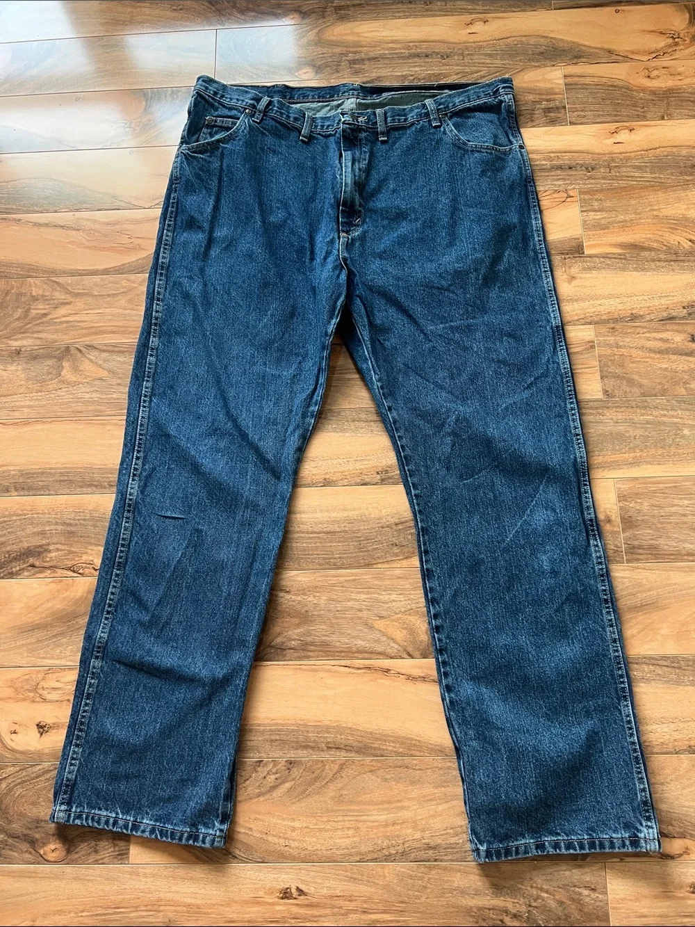 Wrangler Rugged Wear Jeans Mens 46x34 Relaxed Fit Straight Leg Blue Denim